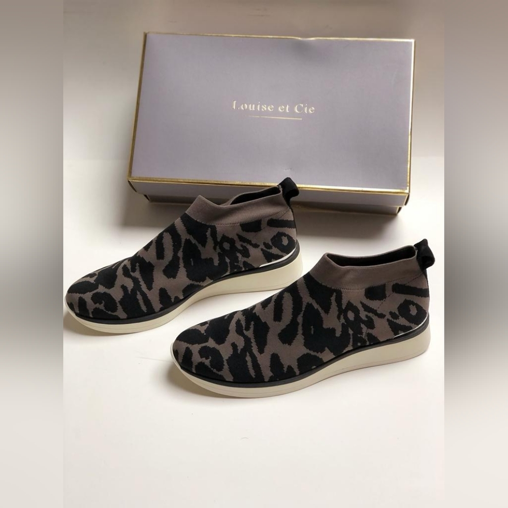 Louise et Cie women shoes Leopard Slip on sneakers two colors size 7M Lo-Breyson